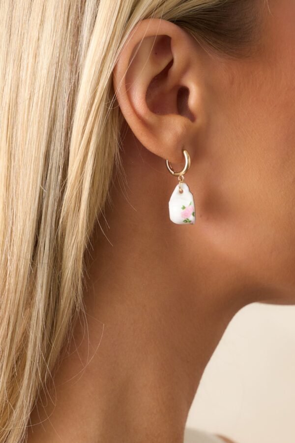 Caf?? On The Corner White Floral Teacup Earrings