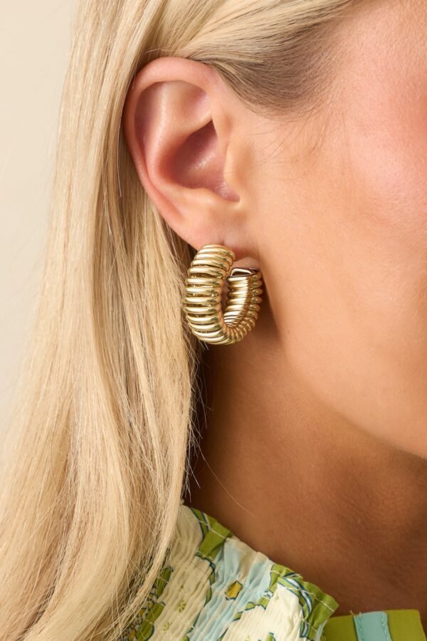 Catch Me If You Can Ribbed Gold Hoop Earrings